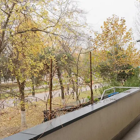 דירה Park With Large Patio & Nature Therapy בוקרשט