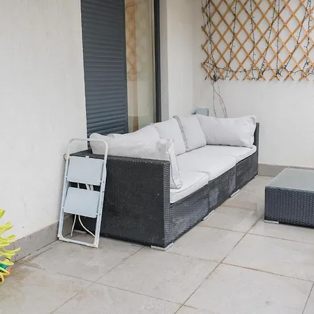 Apartment Park With Large Patio & Nature Therapy Bucharest