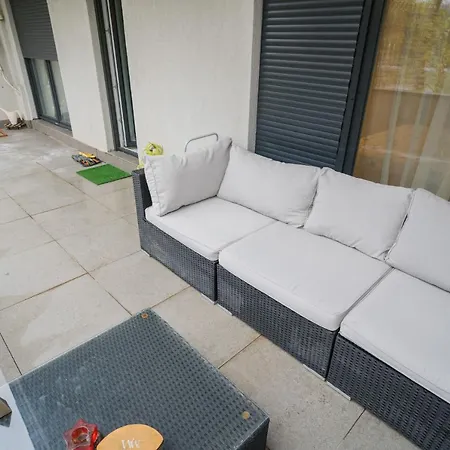 Park With Large Patio & Nature Therapy * בוקרשט