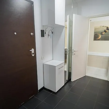 Apartment Park With Large Patio & Nature Therapy *