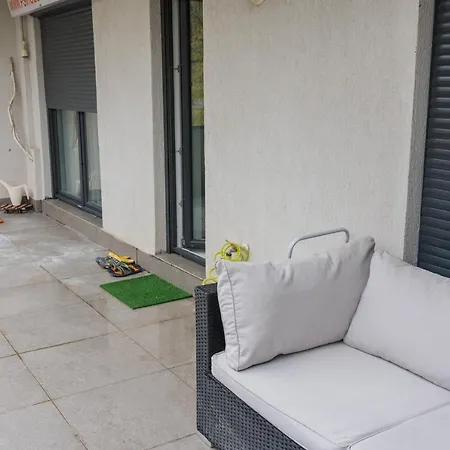 Apartment Park With Large Patio & Nature Therapy Bucharest